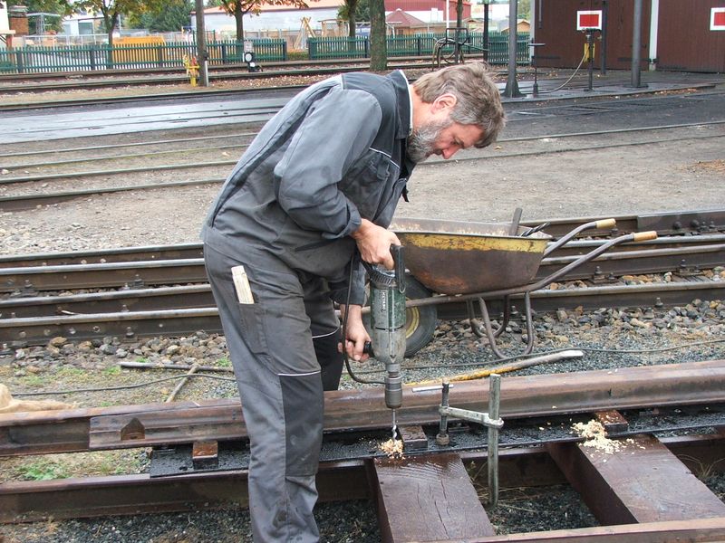 2009-09-29, Museumsbahn Weichenbau04.JPG